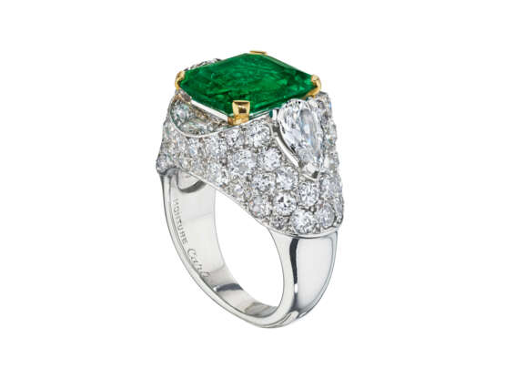 EMERALD AND DIAMOND RING MOUNTED BY CARTIER - photo 4