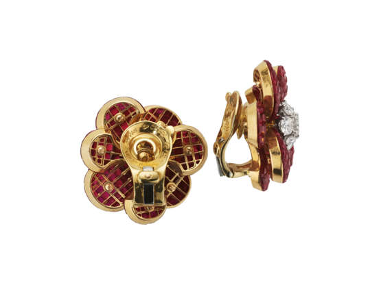 VAN CLEEF & ARPELS RUBY AND DIAMOND `MYSTERY-SET` FLOWER EARRINGS - фото 3