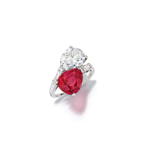 RUBY AND DIAMOND TWIN-STONE RING - Foto 1