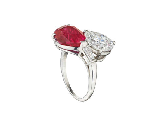 RUBY AND DIAMOND TWIN-STONE RING - photo 6