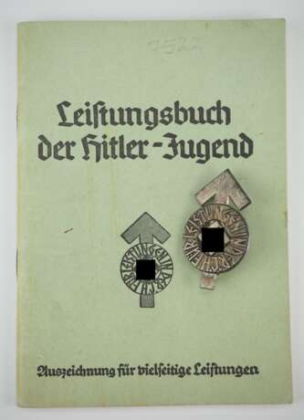 HJ Leistungsabzeichen, in Silber, mit Leistungsbuch für einen Landjahr-Erzieher. - фото 1