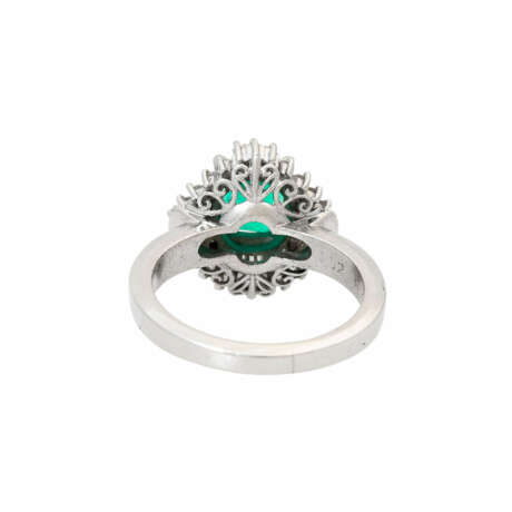 Ring mit achteckigem Smaragd umgeben von Diamanten, - photo 3