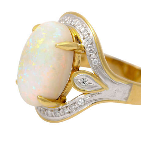 Ring mit weißen Opal und Brillanten - фото 3