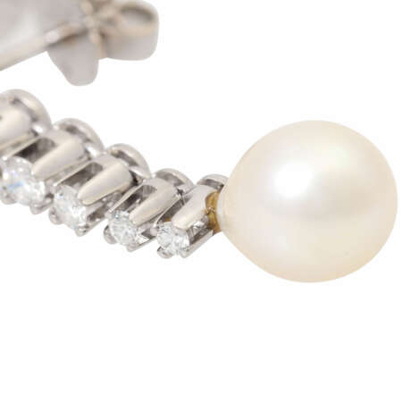 Ohrringe mit 2 Perlen und 12 Brillanten, zus. ca. 0,7 ct, - photo 3