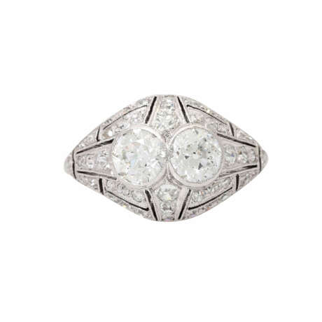 Art Déco Ring mit 2 Altschliffdiamanten, zus. ca. 0,8 ct, - фото 2