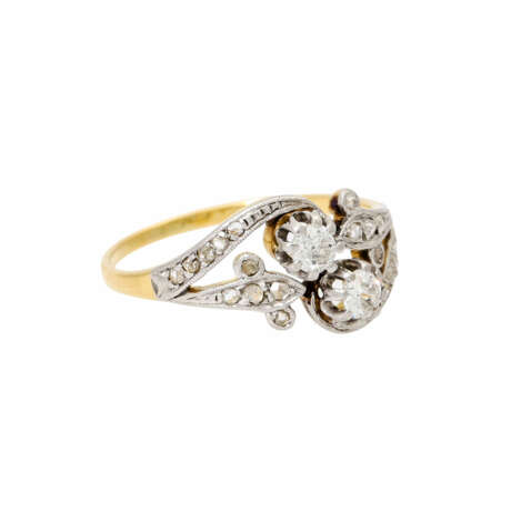 Ring mit Altschliffdiamanten und Diamantrosen von zus. ca. 0,35 ct, - фото 1
