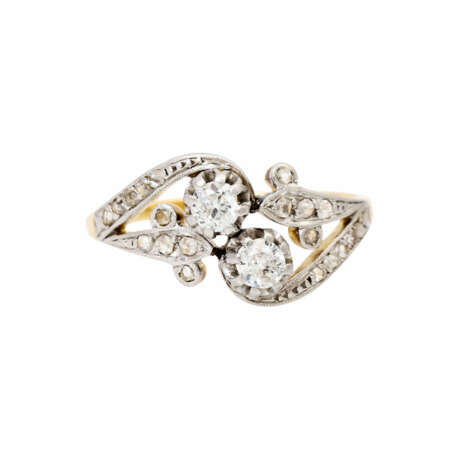 Ring mit Altschliffdiamanten und Diamantrosen von zus. ca. 0,35 ct, - фото 2