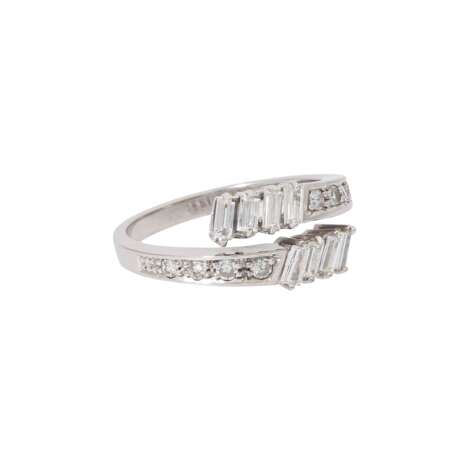 Ring mit Diamanten zus. ca. 0,65 ct, - Foto 1