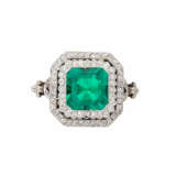 Ring mit Smaragd von intensivem, klaren Grün, ca. 2,2 ct, - photo 2