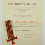 Bundesverdienstorden, Verdienstkreuz, am Bande, mit Urkunde. - Foto 1