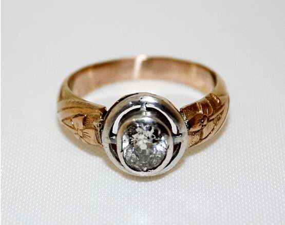 Кольцо с бриллиантом - photo 1