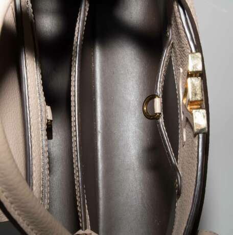 Louis Vuitton, Handtasche "Capucines" - фото 7