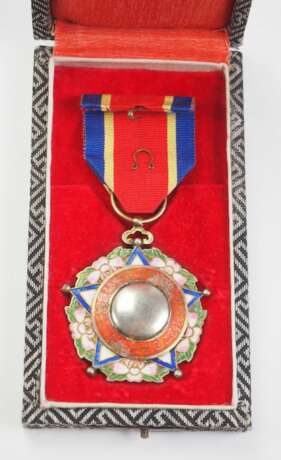 China : Medaille auf die Amtseinführung des Präsidenten Tsao Kun, im Etui. - photo 2