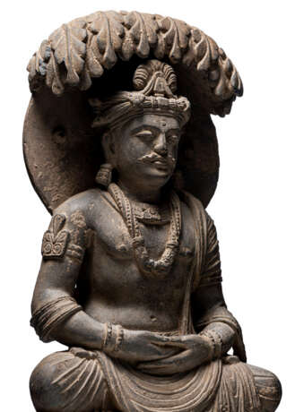 Schöne Skulptur eines Bodhisattva aus grauem Schiefer - фото 3