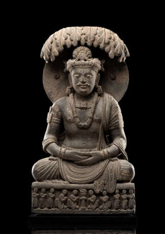Schöne Skulptur eines Bodhisattva aus grauem Schiefer - photo 5