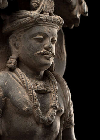 Schöne Skulptur eines Bodhisattva aus grauem Schiefer - фото 7