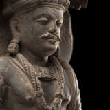 Schöne Skulptur eines Bodhisattva aus grauem Schiefer - Foto 7