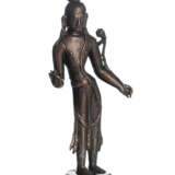 Seltene frühe Bronze des Padmapani auf einem Stand - Foto 1