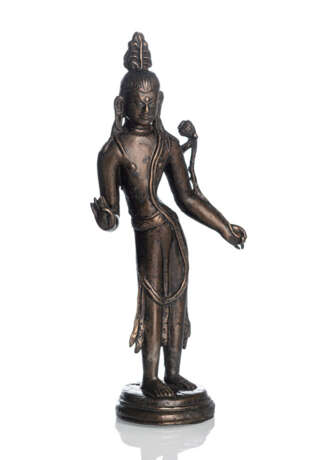 Seltene frühe Bronze des Padmapani auf einem Stand - photo 1