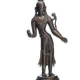 Seltene frühe Bronze des Padmapani auf einem Stand - photo 2