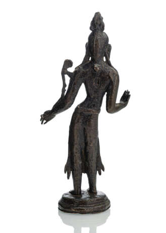 Seltene frühe Bronze des Padmapani auf einem Stand - Foto 4