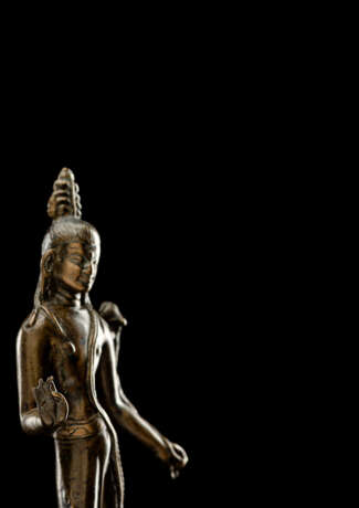 Seltene frühe Bronze des Padmapani auf einem Stand - Foto 6