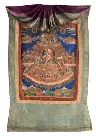 Thangka des Padamsambhava in Seidenmontierung und Thangka eines Lama - фото 1