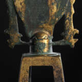 Feine feuervergoldete Bronze des Avalokiteshvara mit zwei Adoranten - photo 6