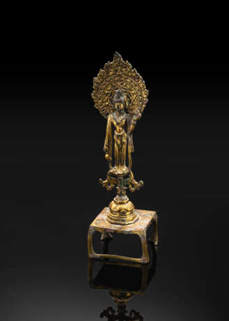 Feuervergoldete Bronze des Avalokiteshvara auf einem Lotus - photo 3