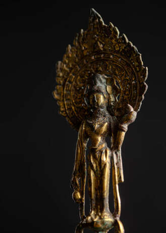 Feuervergoldete Bronze des Avalokiteshvara auf einem Lotus - Foto 4