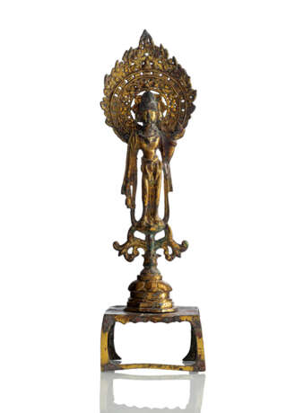 Feuervergoldete Bronze des Avalokiteshvara auf einem Lotus - photo 6