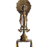 Feuervergoldete Bronze des Avalokiteshvara auf einem Lotus - photo 6