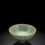 Feine Longquan-Schale mit Seladon-Glasur aus der Sammlung Clark - photo 1