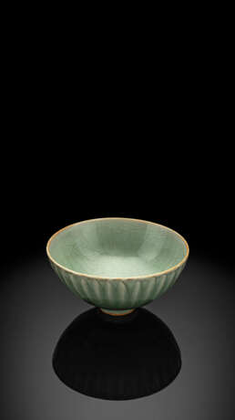 Feine Longquan-Schale mit Seladon-Glasur aus der Sammlung Clark - Foto 1