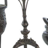 Kerzenleuchter aus Bronze auf drei ausladenden Beinen - Foto 1