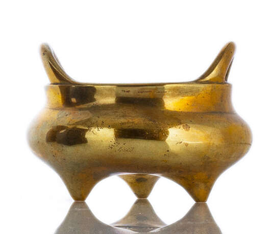 Goldfarbener Weihrauchbrenner aus Bronze auf drei kurzen Beinen - photo 1