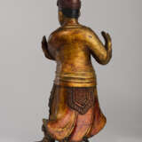 Große Figur des Guan Ping aus Holz mit Lackvergoldung - Foto 7