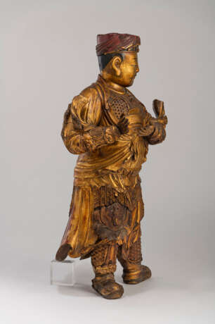 Große Figur des Guan Ping aus Holz mit Lackvergoldung - Foto 8