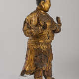 Große Figur des Guan Ping aus Holz mit Lackvergoldung - фото 8
