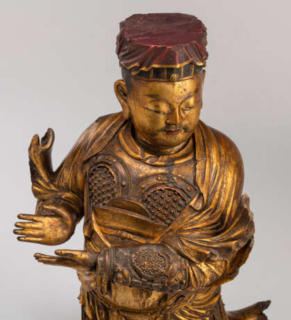 Große Figur des Guan Ping aus Holz mit Lackvergoldung - фото 9
