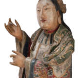 Große Figur einer Dame aus Holz mit polychromer und goldfarbener Stuckfassung - фото 5