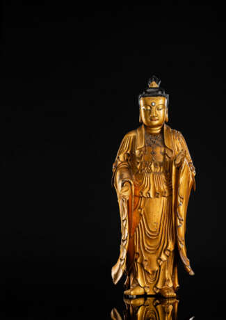 Lackvergoldete Holzfigur eines stehenden Bodhisattva - фото 3