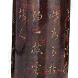 ERRATUM: Kleiner Pinselbecher aus Bambus mit Lackdekor und graviertem Dekor von Pflaumenblüten und Gedicht - фото 2
