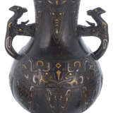 Fein in Gold- und Silber tauschierte Vase aus Bronze in 'hu'-Form - photo 1