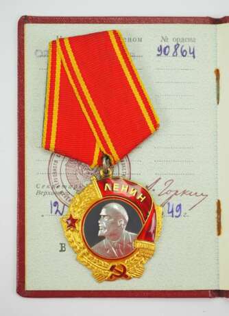 Sowjetunion : Lenin Orden, 5. Modell, 1. Typ, mit Verleihungsbuch. - photo 1