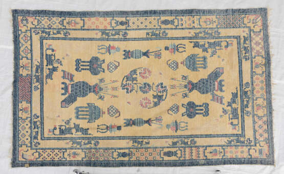 Teppich mit der Darstellung von Antiquitäten - фото 7