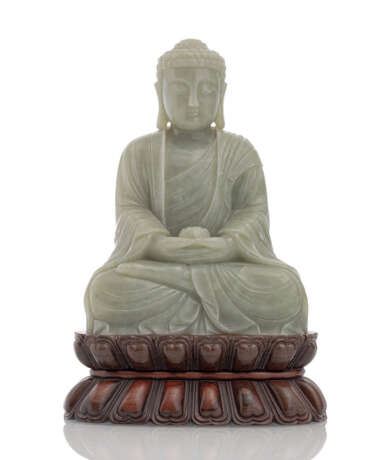 Figur des sitzenden Buddha aus hellgrüner Jade, in den Händen einen Lotosschale haltend - Foto 1
