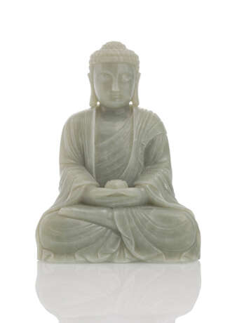 Figur des sitzenden Buddha aus hellgrüner Jade, in den Händen einen Lotosschale haltend - фото 2