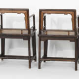 Seltener Satz von vier Armlehnstühlen 'Meiguiyi' mit geflochtenen Sitzflächen - фото 4