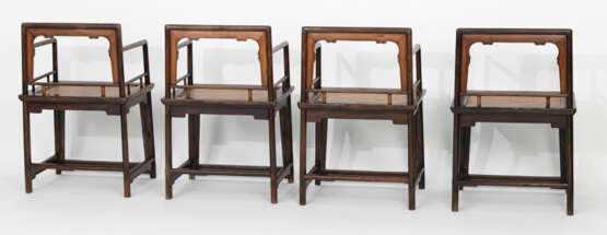 Seltener Satz von vier Armlehnstühlen 'Meiguiyi' mit geflochtenen Sitzflächen - Foto 4